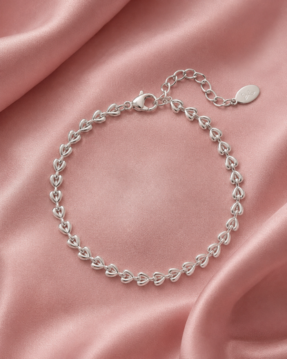 Kleine geschakelde hartjes armband