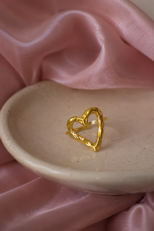 Open hart ring