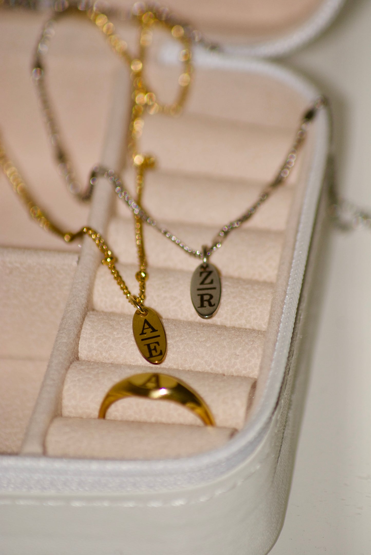 Glow Initial ketting ovaal