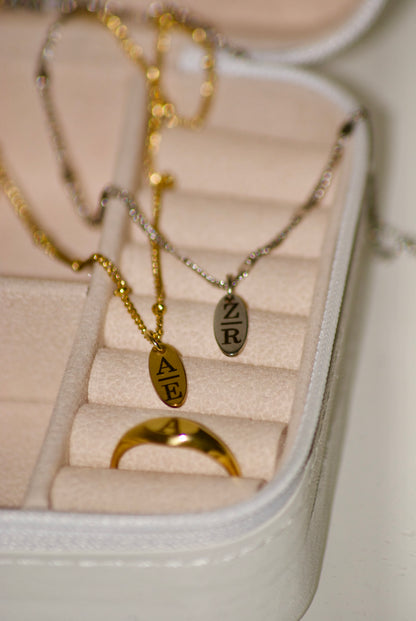 Glow Initial ketting ovaal